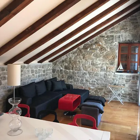 Hotel House Near The Sea In Dalmatia Vodice